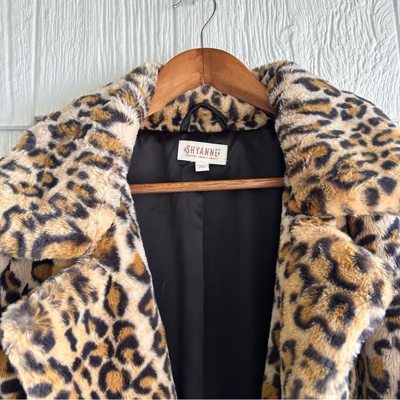 Shyanne Women's Leopard Print Faux Fur Jacket - Picture 6 of 10